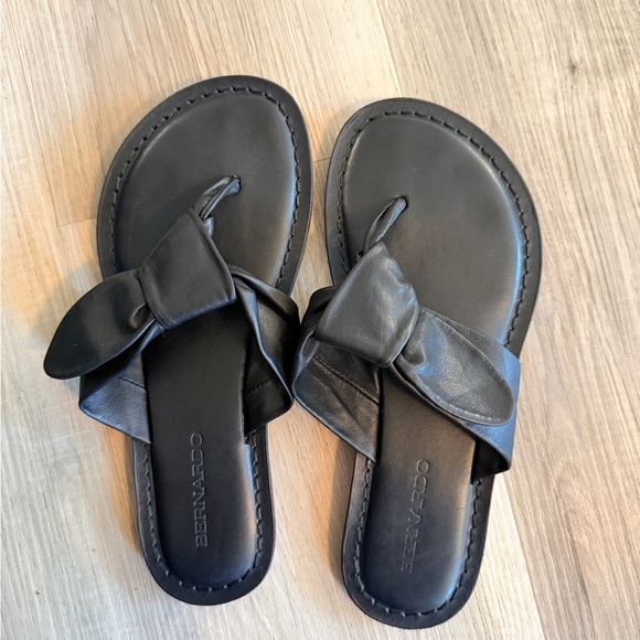 Bernardo Black Knotted Leather Toe-Post Sandals - Women - Picture 3 of 9